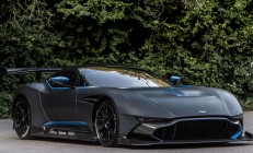 开云APP-基耶萨爆发点燃亚平宁之光，巴萨争冠战险胜映照克罗地亚足球智慧