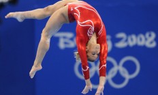 开云体育-韩国队轻取印尼队展统治力，黄鸭组合惊艳四座成羽坛新焦点