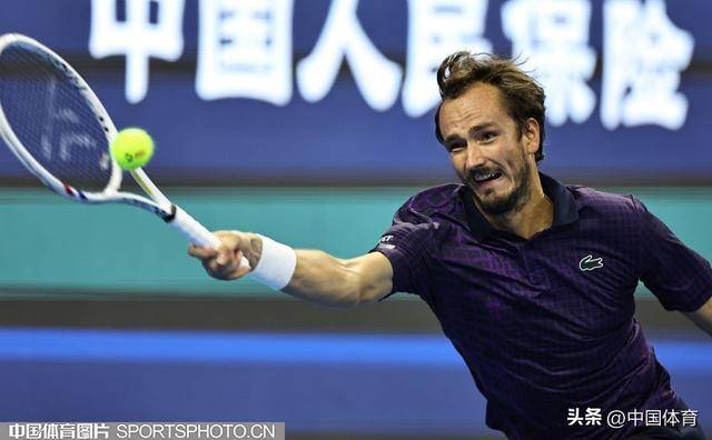 关于法国网球队轻取英国网球队,梅德韦杰夫制霸全场的信息 关于法国网球队轻取英国网球队,梅德韦杰夫制霸全场的信息