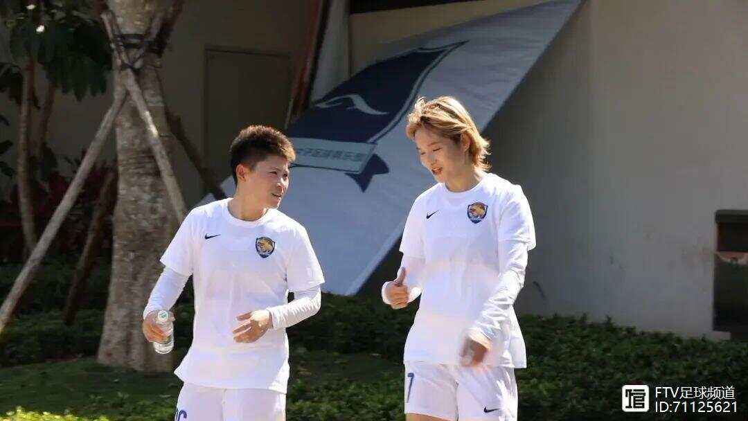 振奋人心的足球大赛,女足选手全神贯注,势如破竹! 振奋人心的足球大赛,女足选手全神贯注,势如破竹!