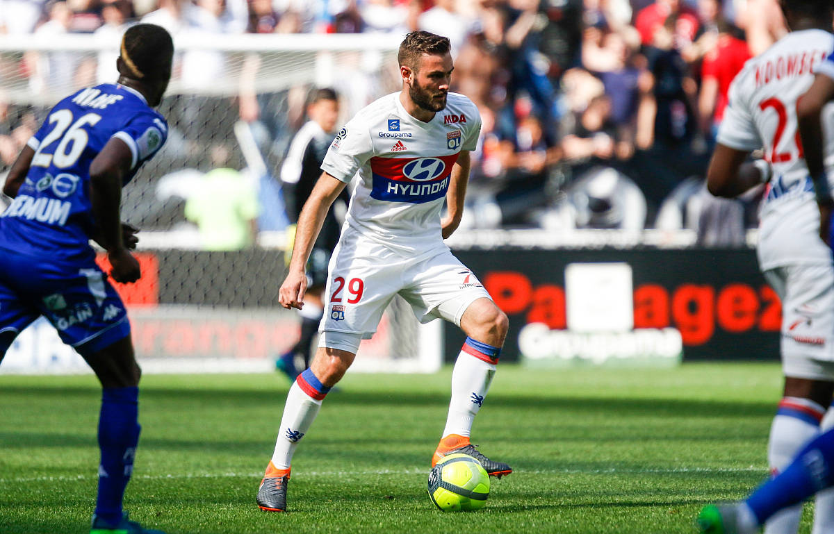 包含卡昂主场告捷，保级形势稍有好转的词条