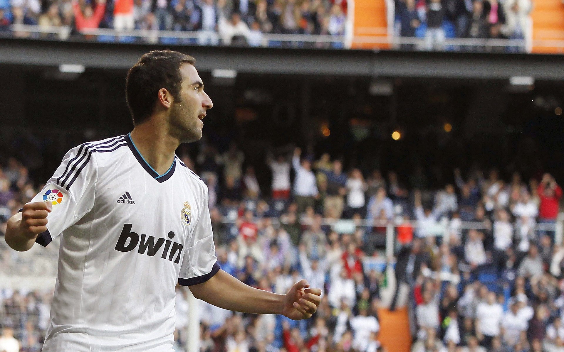 赛道上的诗人，莱万制胜之夜与F1年度争冠的永恒回响