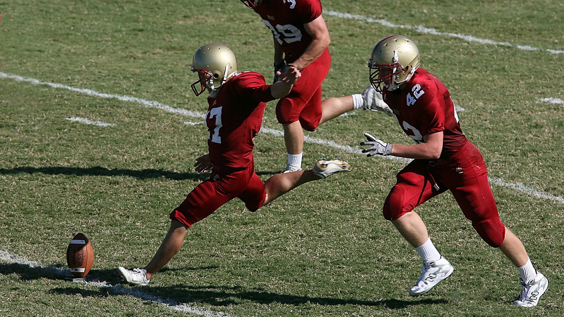从绿茵场到城市赛道，几内亚的全面压制与孔德的街道赛统治