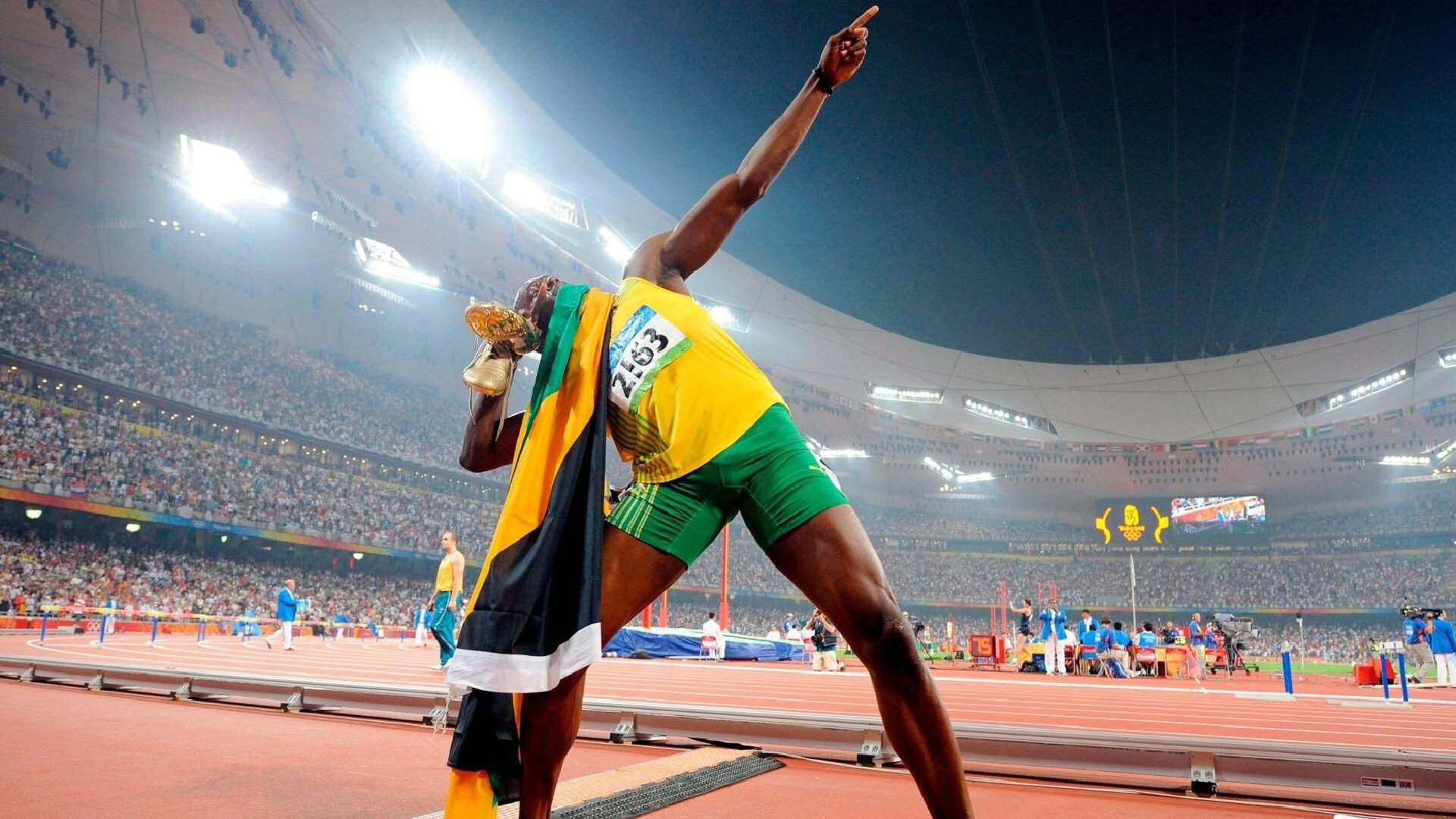 赛道上的意志之战，雷诺鏖斗法拉利，诺里斯点燃赛场